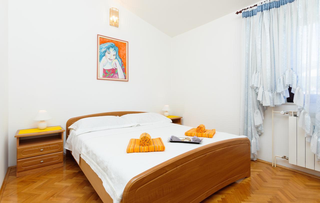 Villa Rosa Каштела Екстер'єр фото