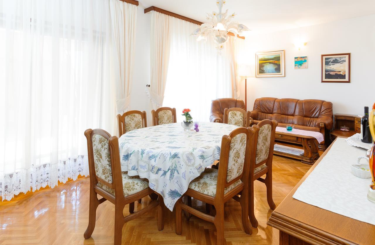 Villa Rosa Каштела Екстер'єр фото