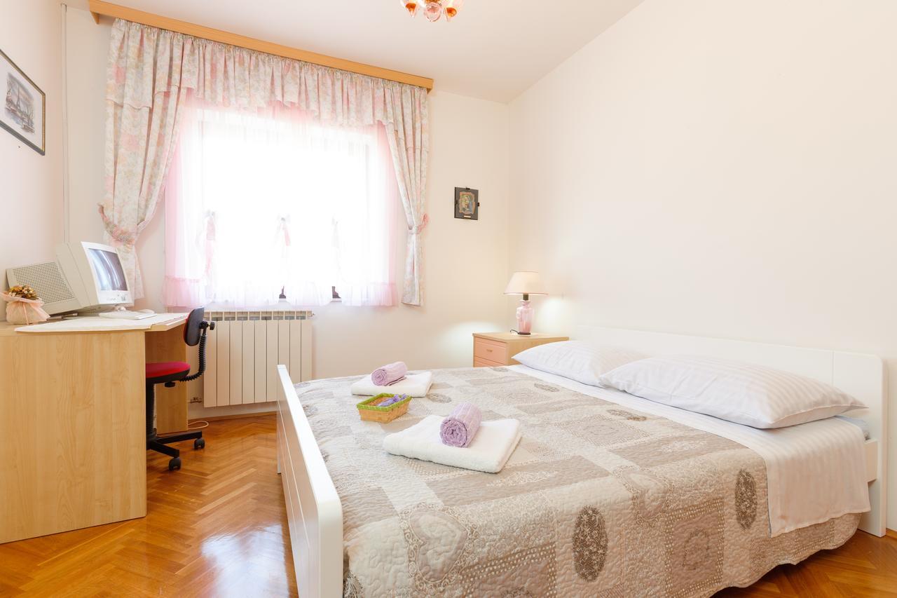 Villa Rosa Каштела Екстер'єр фото
