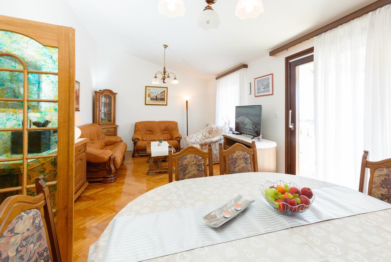 Villa Rosa Каштела Екстер'єр фото